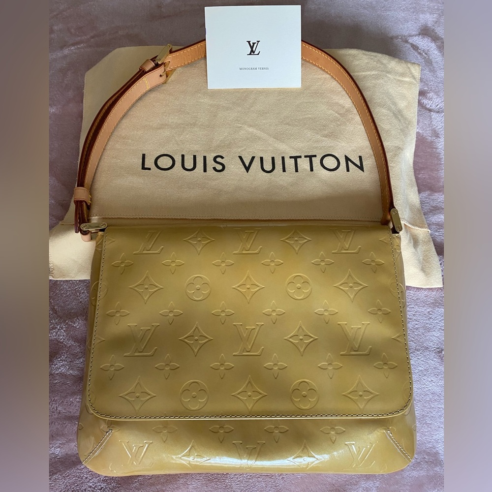 🌟LOUIS VUITTON🌟 AUTHENTIC ~ MONOGRAM VERNIS PATENT LEATHER ~ THOMPSON STREET